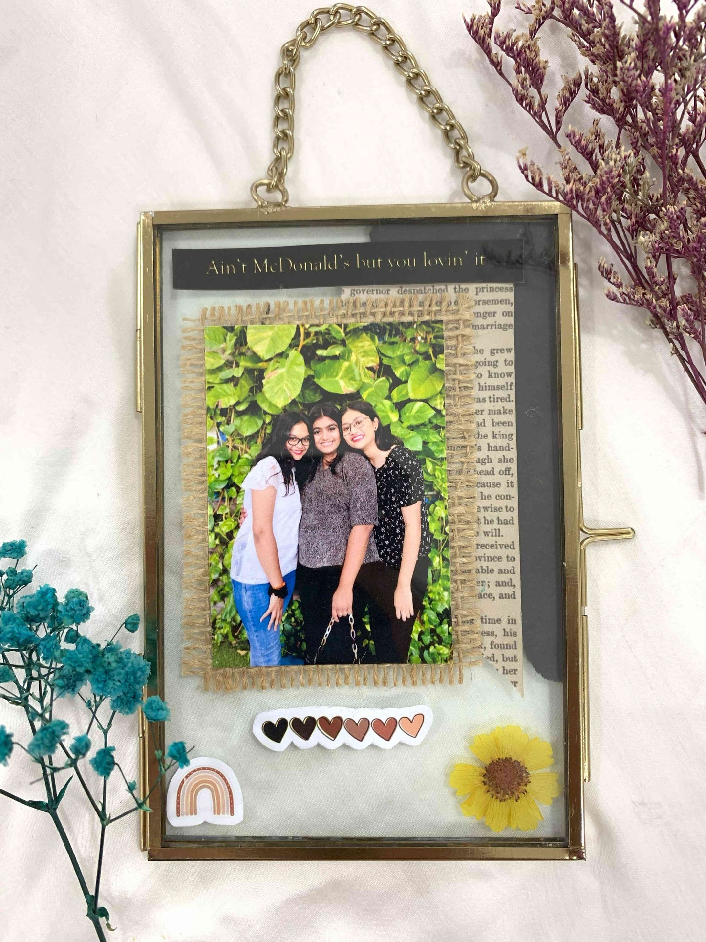 We Trio Frame